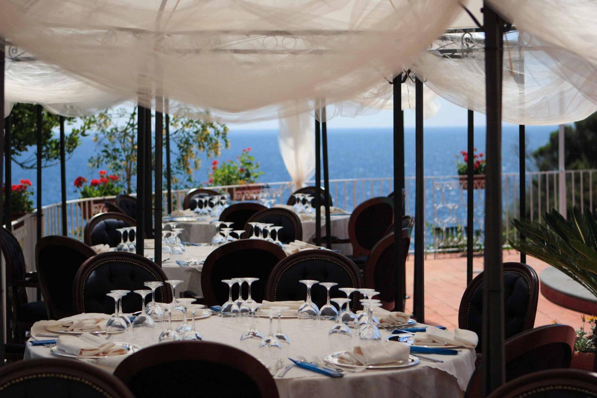 Strand Hotel Delfini Ísquia Exterior foto